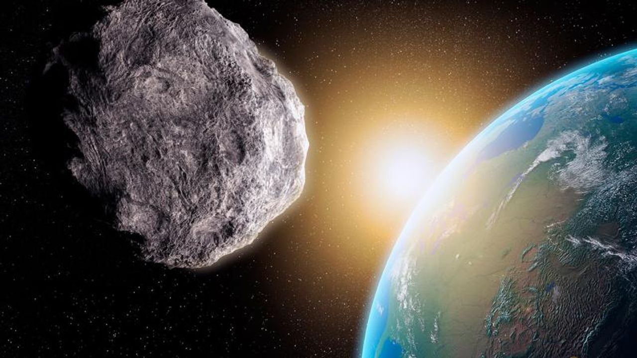 Uzayda Ay'a çarpabilecek asteroit tehlikesi
