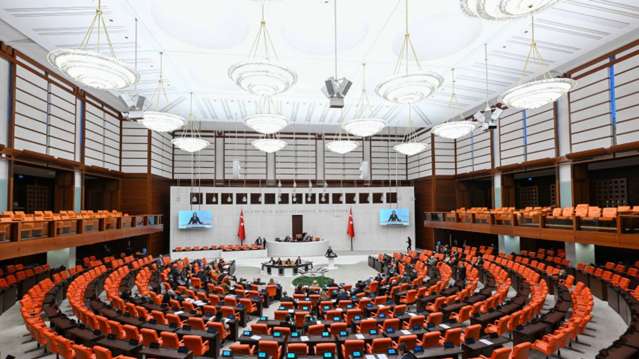 Türkmenistan ve Azerbaycan'la yapılan anlaşmaların TBMM'de kabul edildi