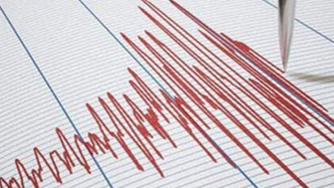 Ege Denizi'nde 4,9 büyüklüğünde deprem meydana geldi