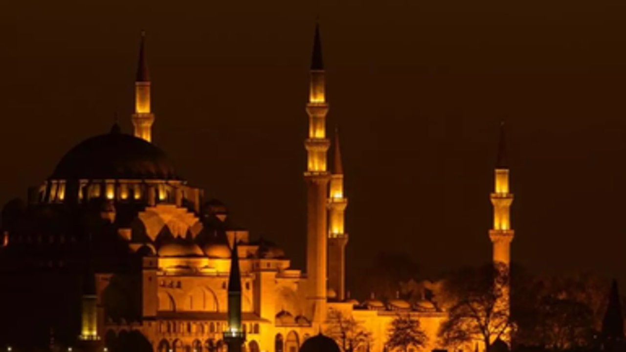 Ramazan ne zaman başlıyor? İlk teravih, sahur ve fitre miktarı belli oldu