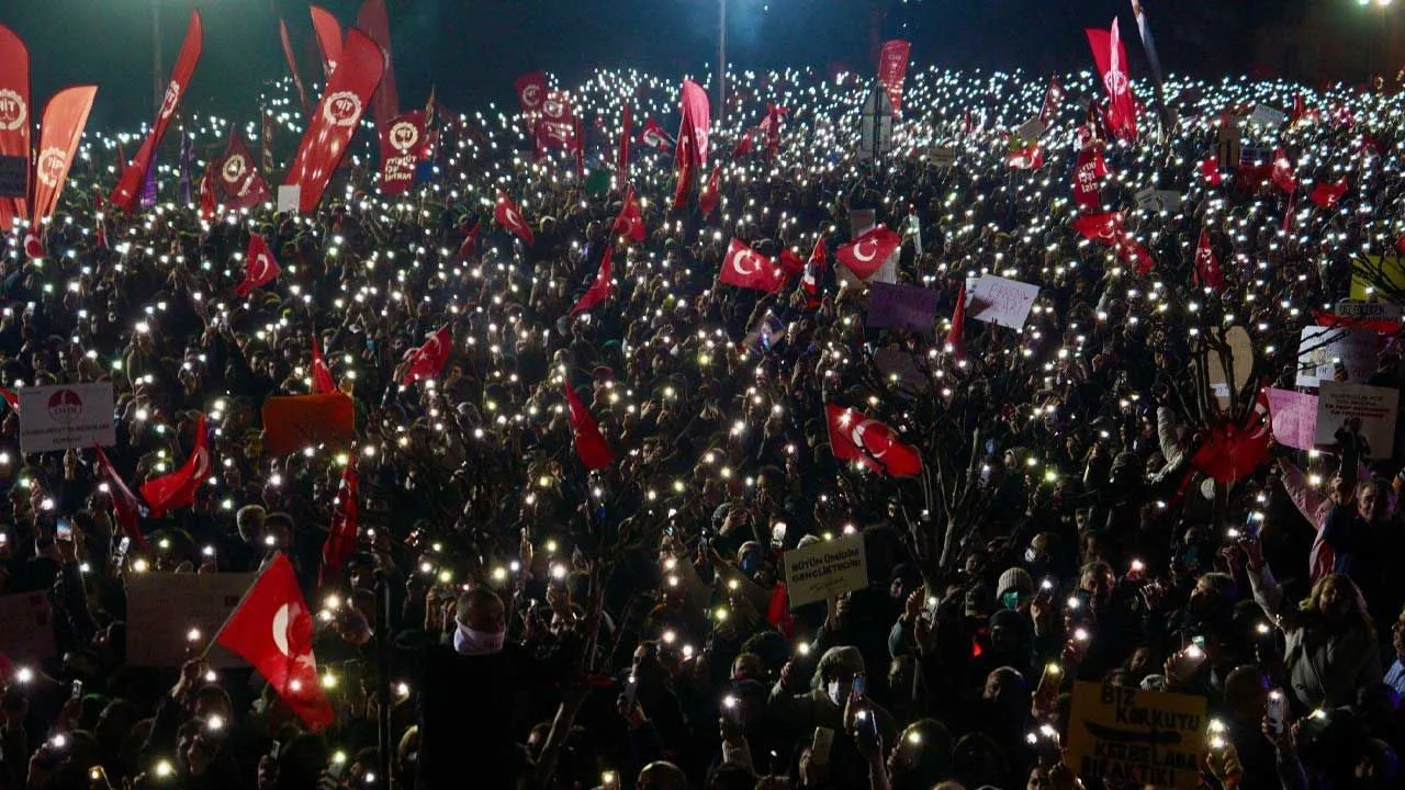 Saraçhane'de İmamoğlu'na destek mitingi: Özel ve İnce'den provokasyon uyarısı