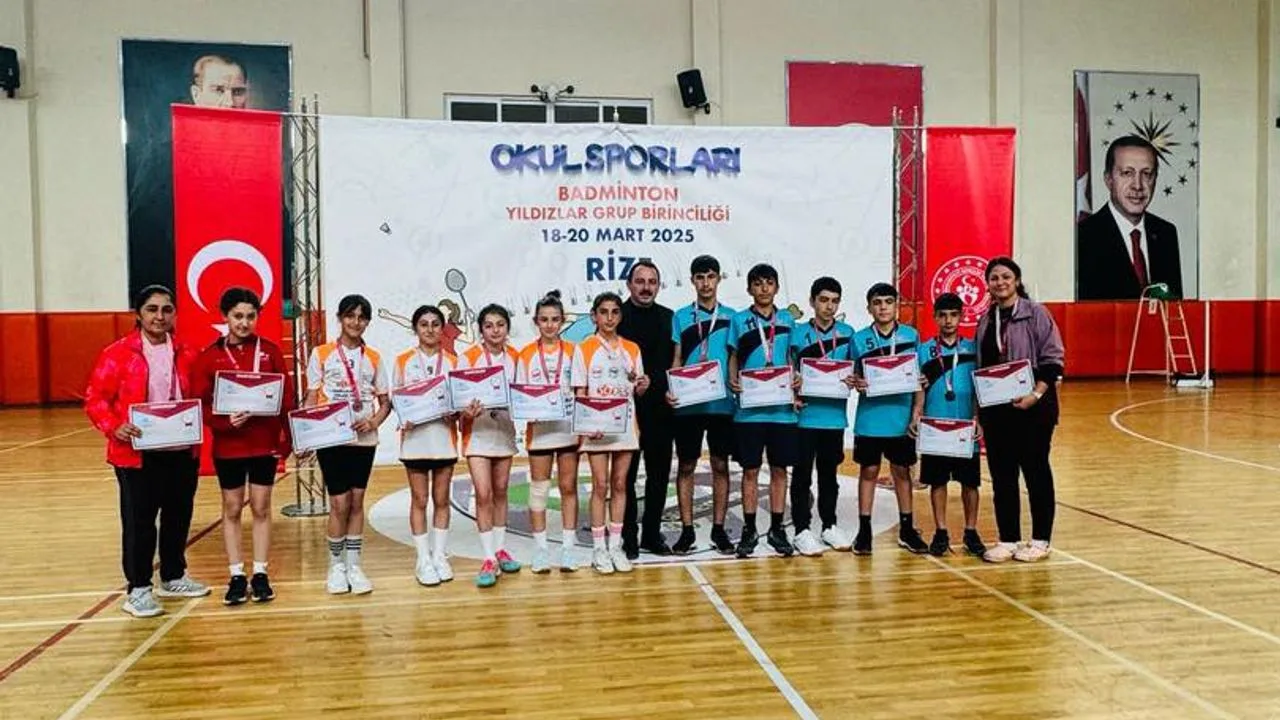 Kars'ta Badminton takımlarından tarihi başarı