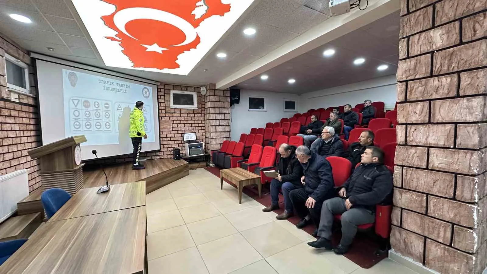 “Çaybaşı’da Şoförlere Güvenli Ulaşım Semineri Verildi”