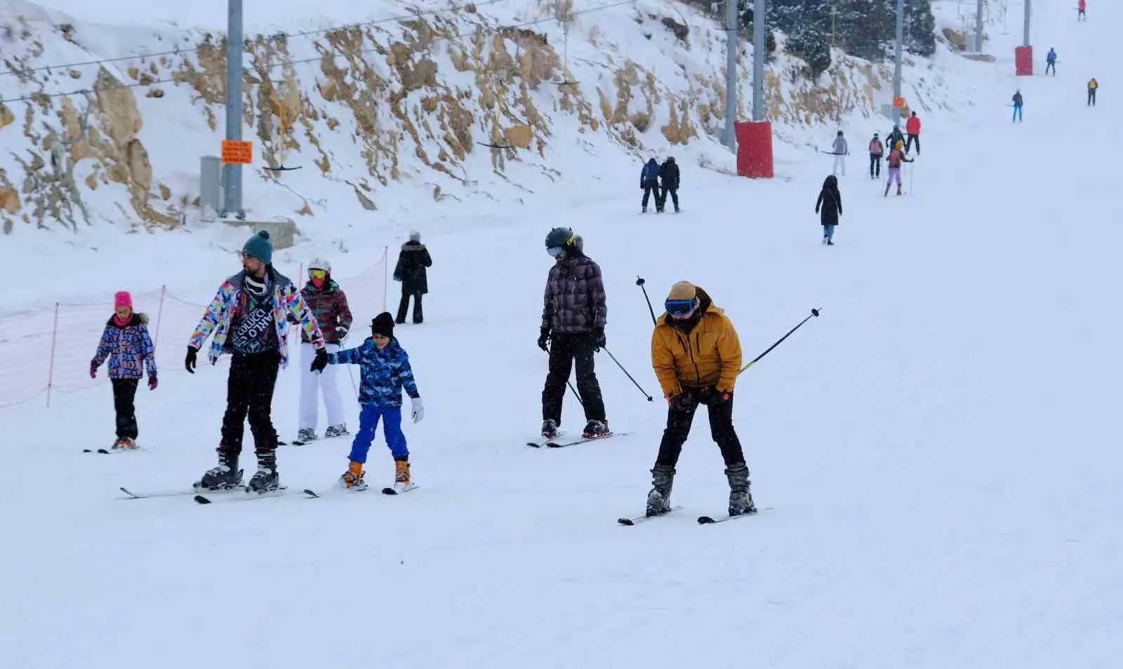 ERZİNCAN’DA EKRAN DAĞI KAYAK MERKEZİ’NDE SEZON DEVAM EDİYOR