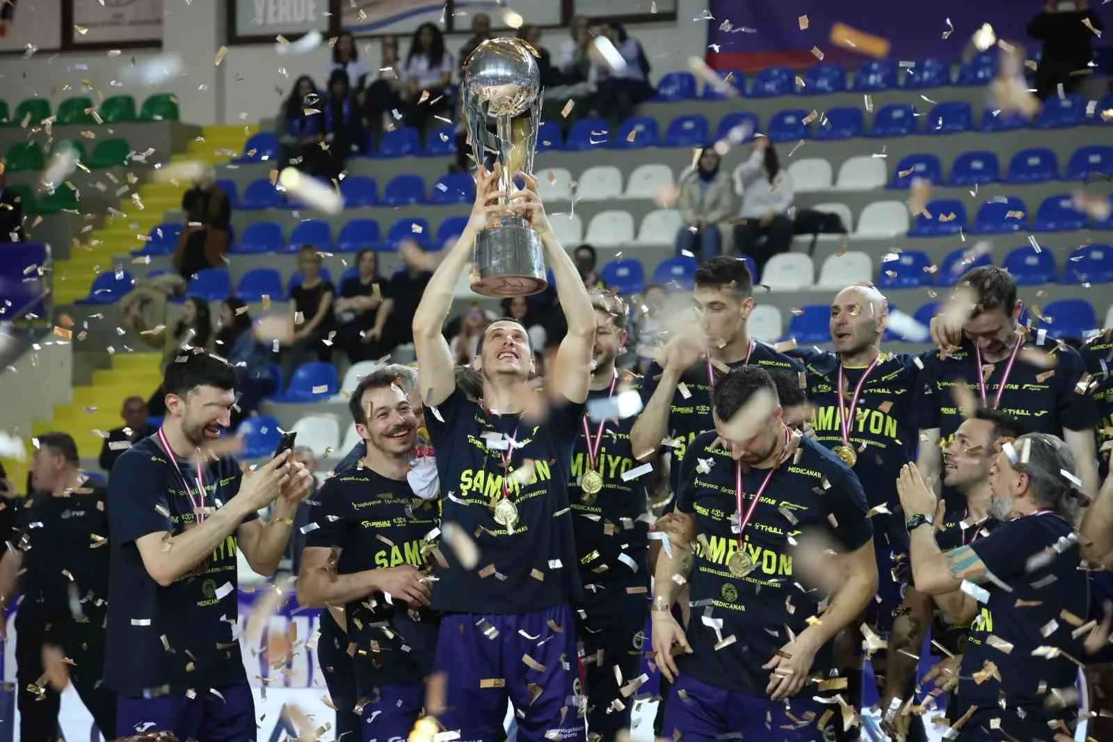 Fenerbahçe Voleybol Takımı, AXA Sigorta Kupa Voley’de Şampiyon Oldu