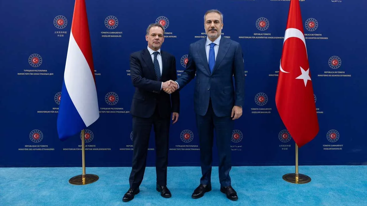 Hakan Fidan, Hollandalı Mevkidaşı Caspar Veldkamp ile Ankara'da görüştü
