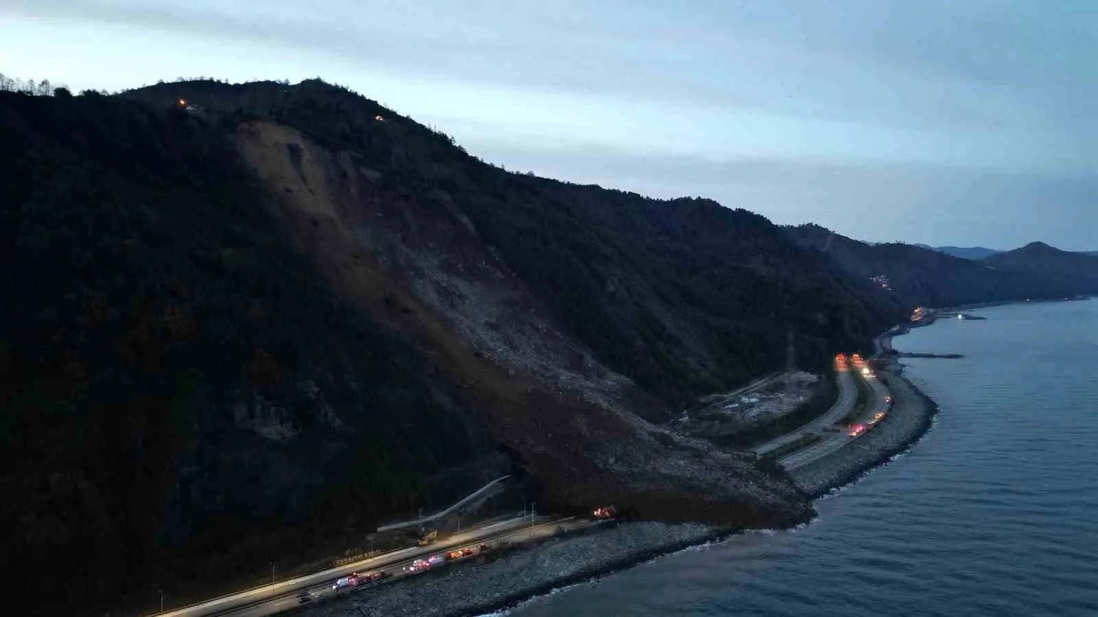 Kritik Tehlike: Karadeniz Sahil Yolu’nda Heyelan Riski Artıyor!