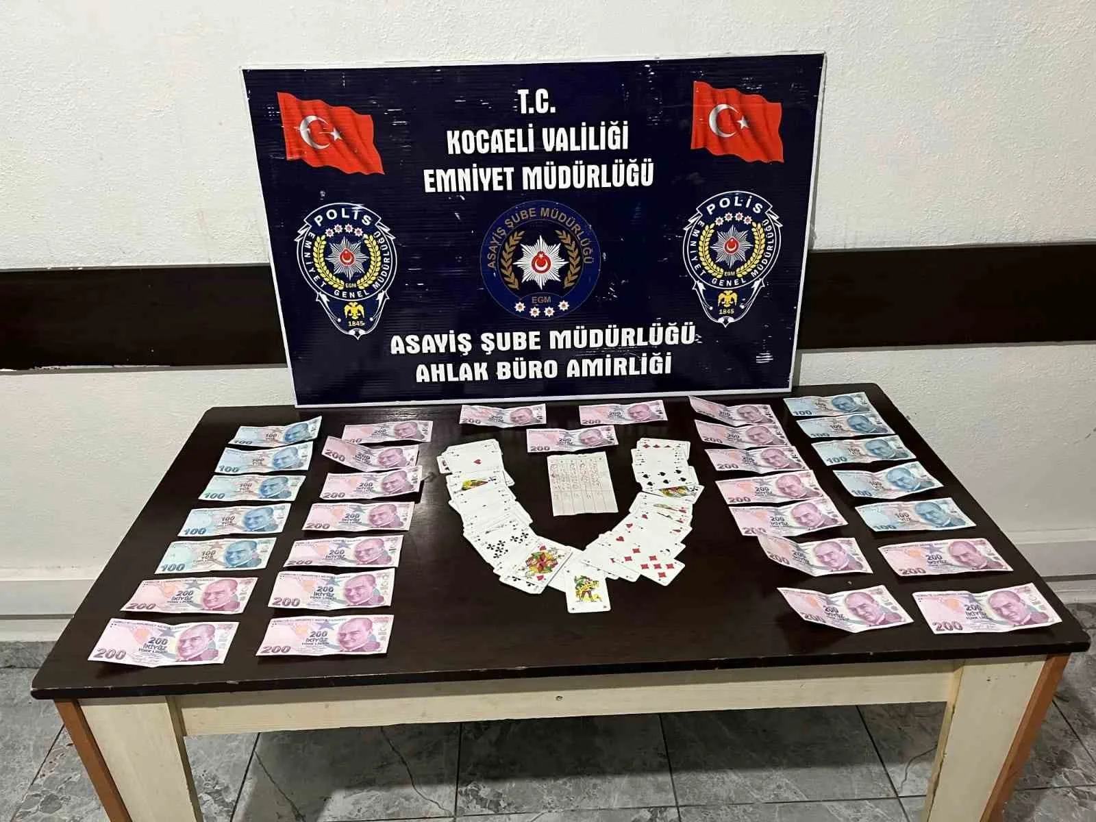 Karamürsel’deki İş Yerinde Kumar Oynayan 5 Kişiye 46 Bin 235 TL Para Cezası!