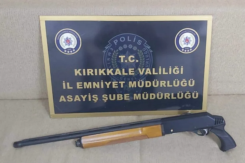 Kırıkkale’de yapılan denetimlerde 5 aranan kişi yakalandı, uyuşturucu ve silah bulundu.