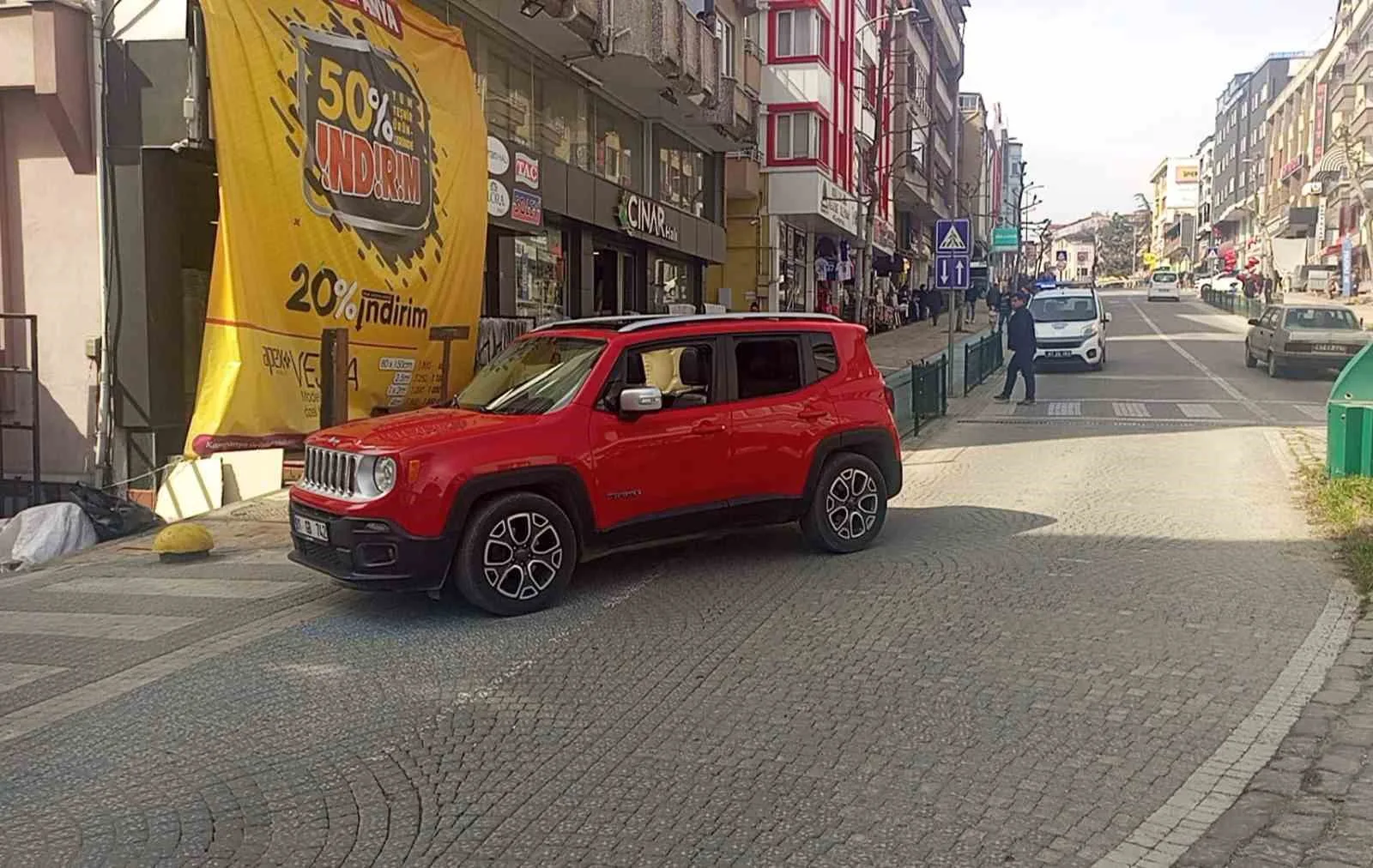 Çaycuma’da Kontrolden Çıkan Cip Faciayı Kıl Payı Önledi!