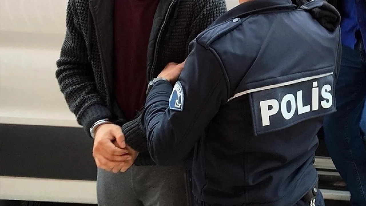 Cumhurbaşkanı Erdoğan'a ailesine hakaret eden 41 zanlı yakalandı