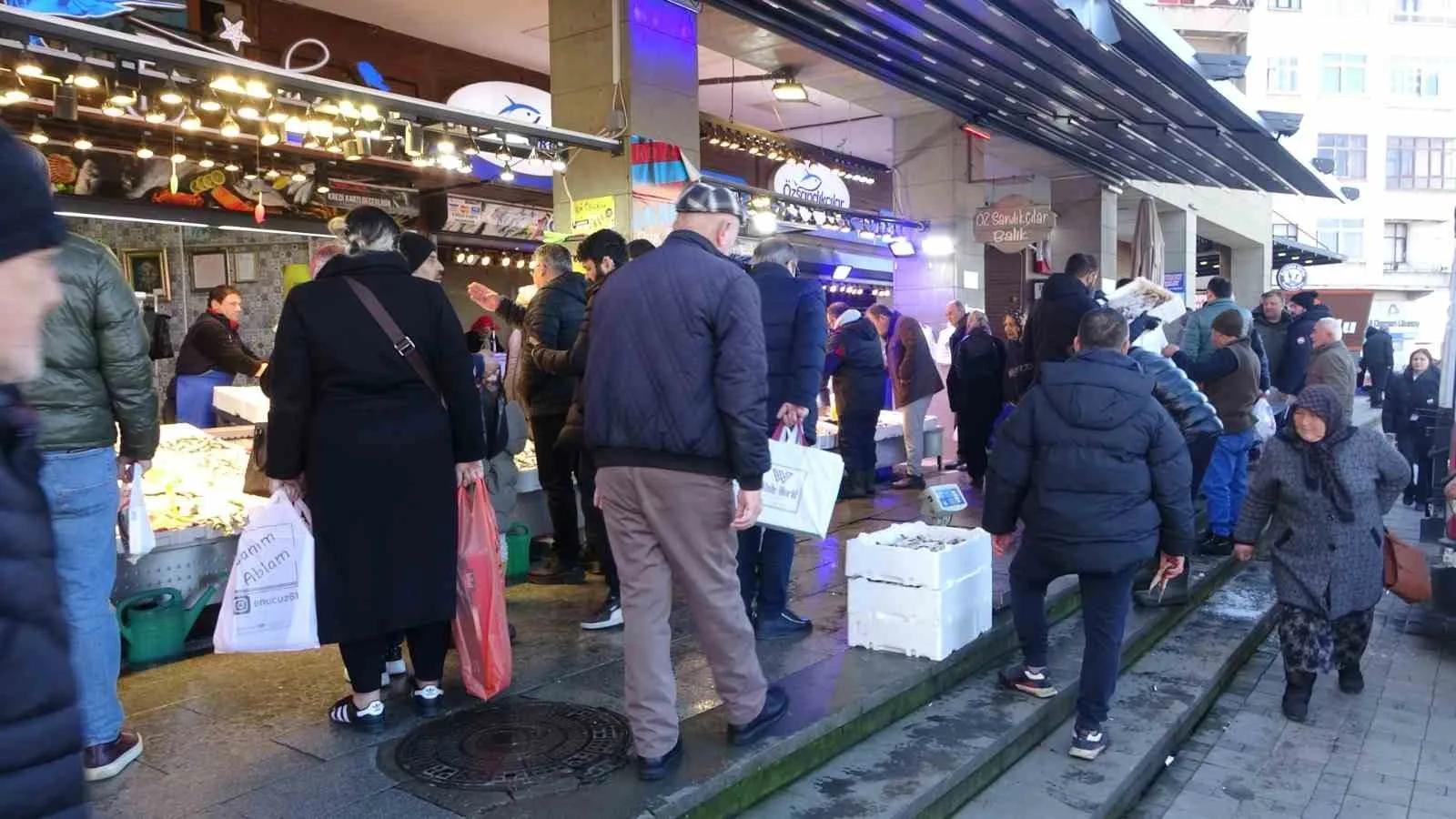 Trabzon Balık Hali’nde Ramazan Ayında Yoğun İlgi: Hamsi Karaborsa