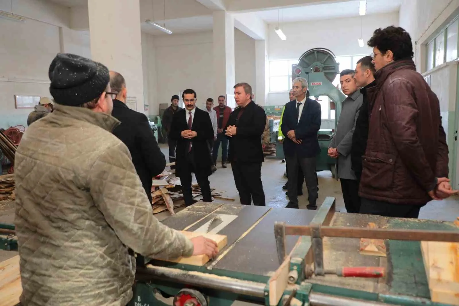 Erzincan’da 2 Milyon Kapasiteli Arı Kovanı Çıtası Üretim Atölyesi Açıldı