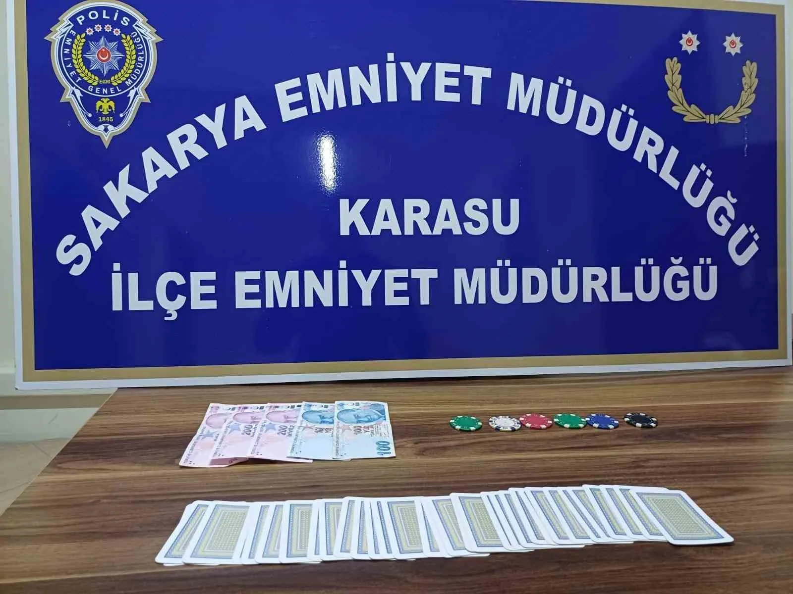 Sakarya’da Polis Ekipleri Kumar Operasyonu Düzenledi, 16 Şahsa İşlem Yapıldı
