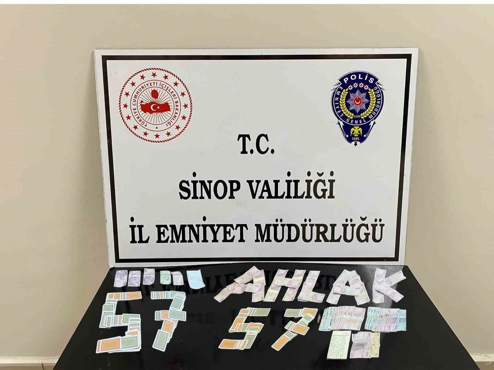 Sinop’ta kumar operasyonuna 8 kişiye ceza, Gerze’de aranan şahıs yakalandı.