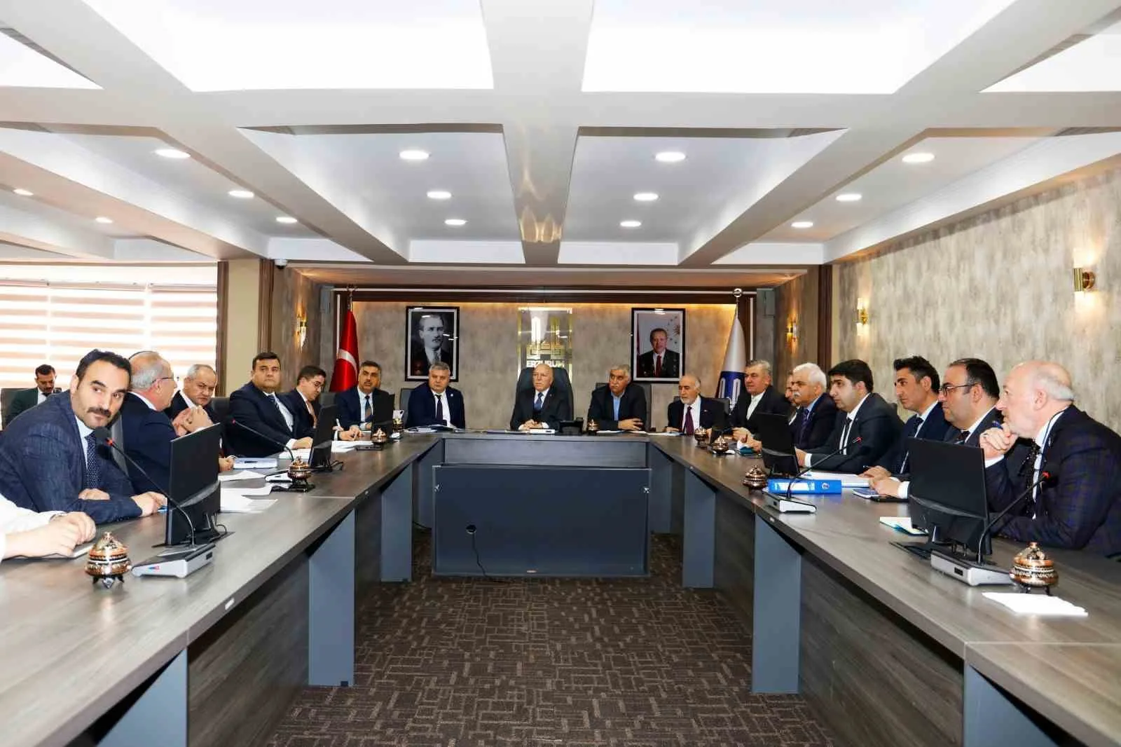 ERZURUM HAVALİMANI ÇEVRESİNDEKİ SİS SORUNUNA İLİŞKİN TOPLANTI GERÇEKLEŞTİ.