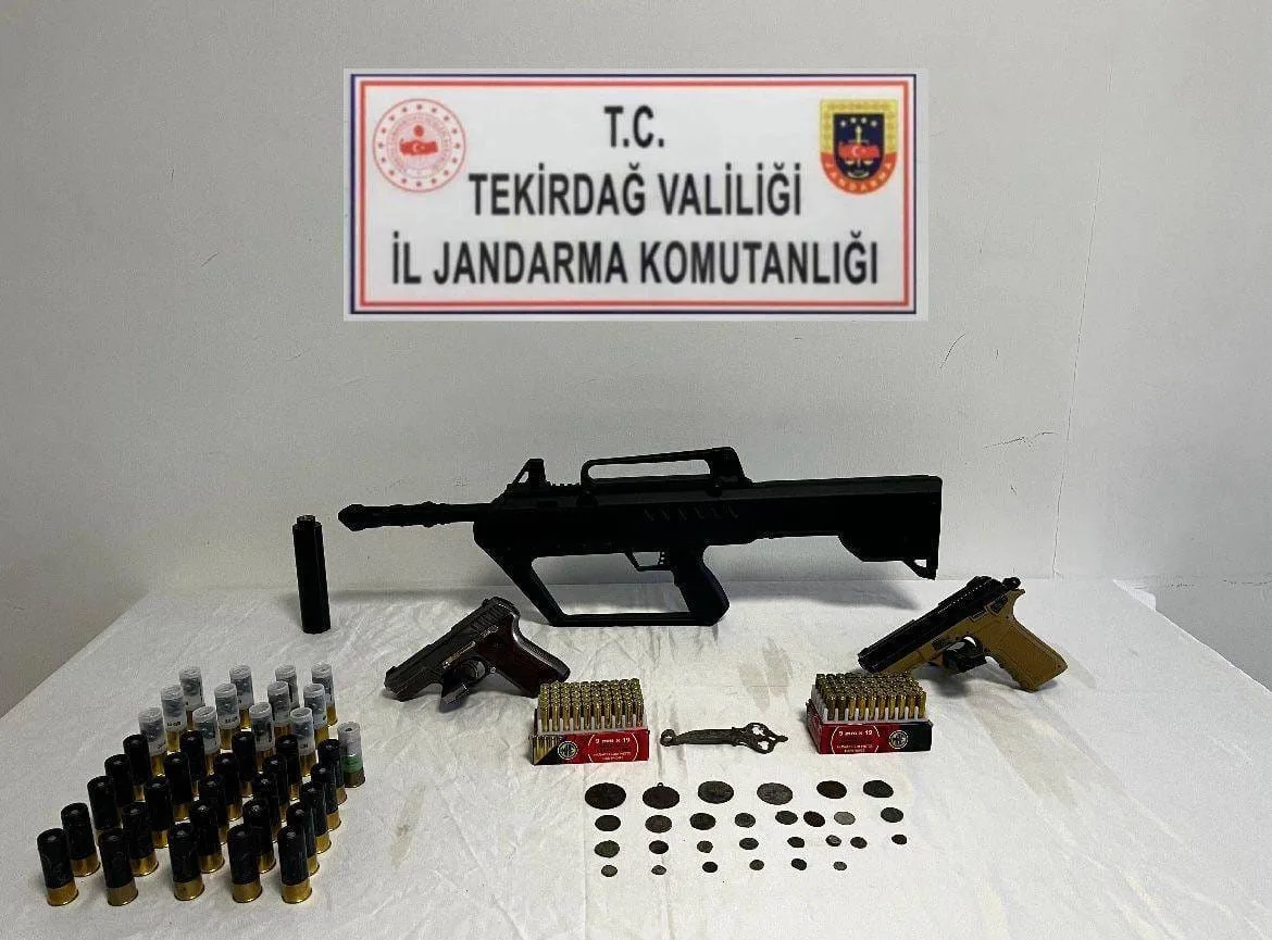 Tekirdağ’da Gerçekleşen Operasyonlarda Silah, Uyuşturucu ve Tarihi Eserler Ele Geçirildi.