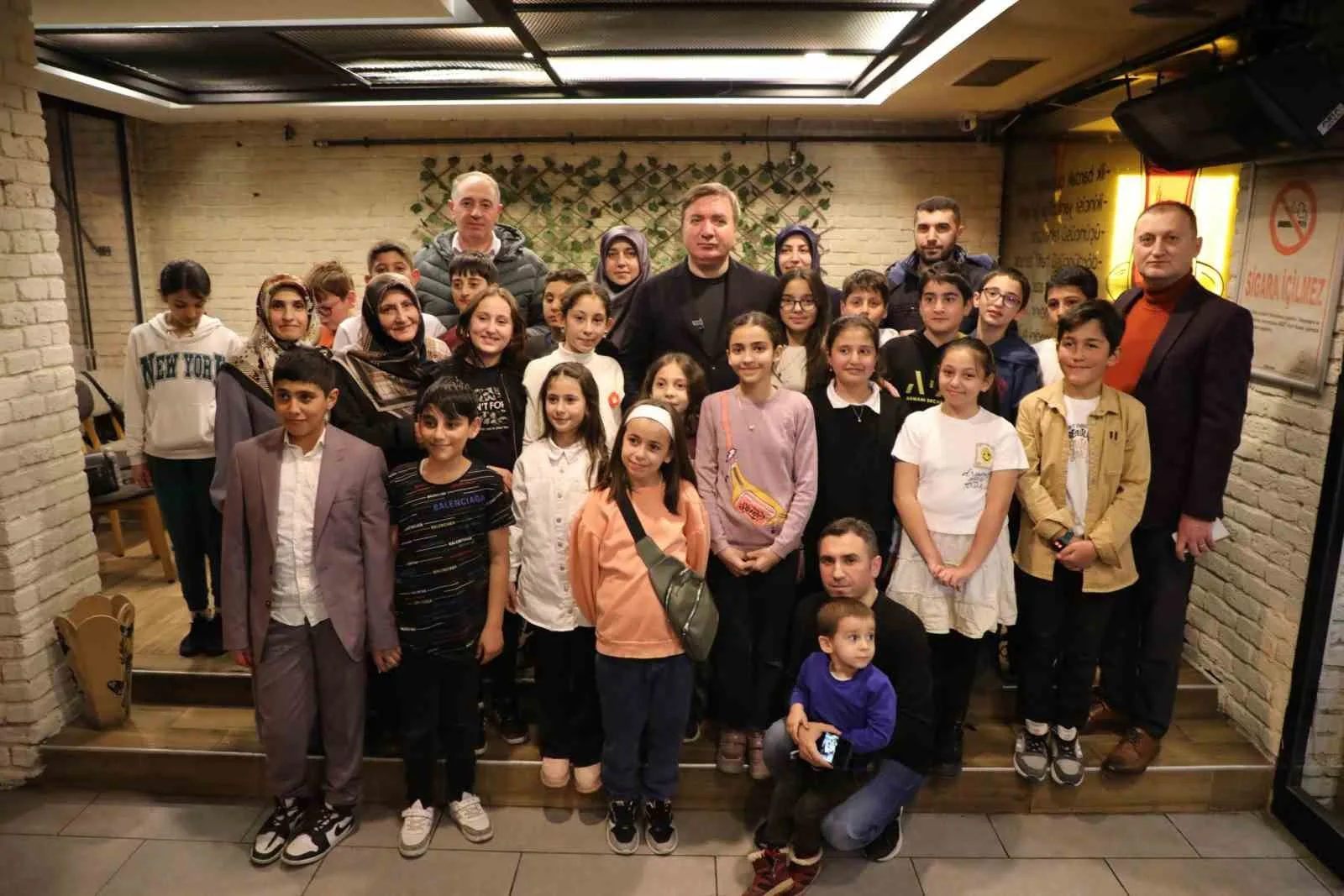 Vali Aydoğdu, Erzincan’daki gençlerle özel buluşma gerçekleştirdi.
