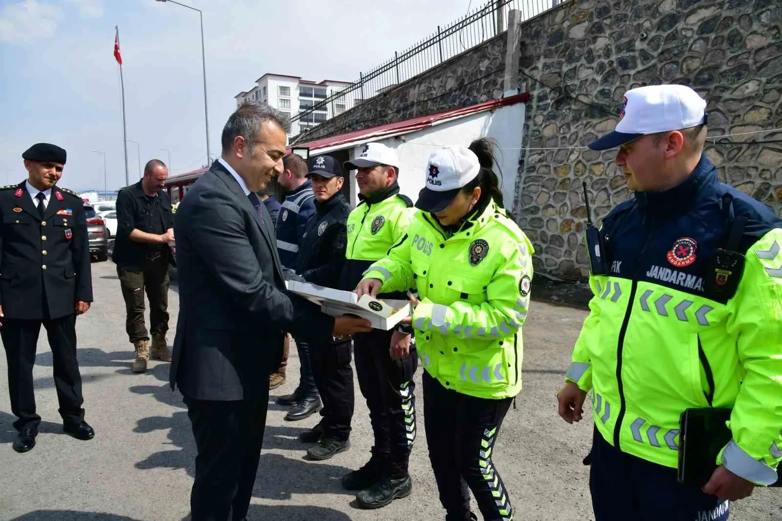 Ardahan Valisi Ramazan Bayramı Önlemlerini Denetledi