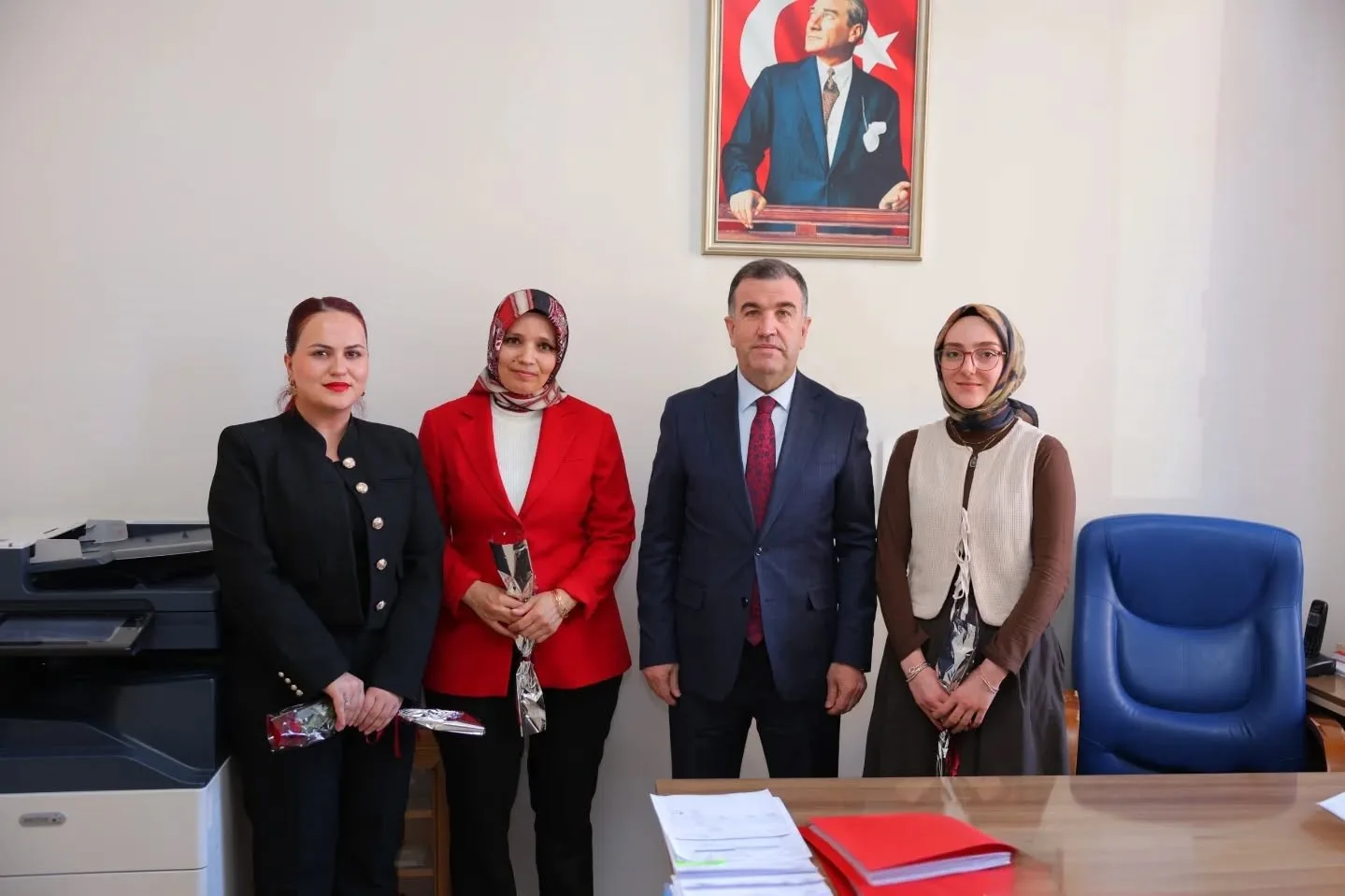 Vali Eldivan, Kadın Personellerle 8 Mart’ı Kutladı