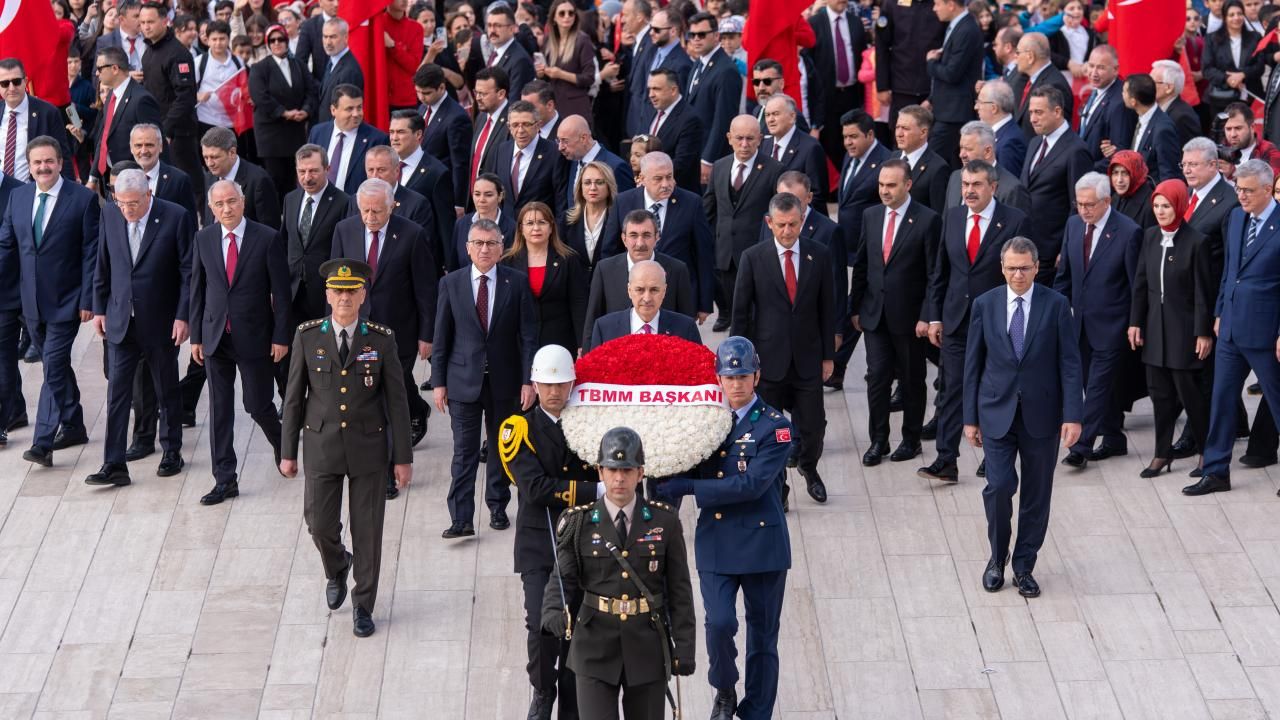 Bugün 23 Nisan: Devlet erkanı Anıtkabir’i ziyaret etti!