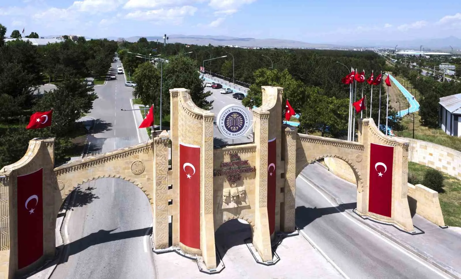 Atatürk Üniversitesi öğrencileri, TÜBİTAK programlarında büyük başarı gösterdi