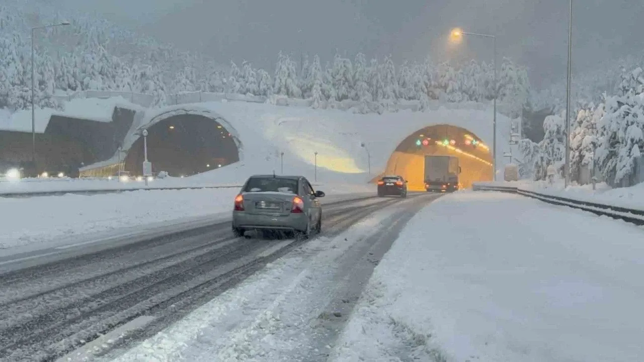 Bolu Dağı'nda kar yağışı etkisini sürdürüyor!