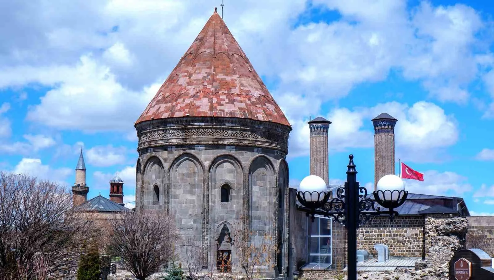 ERZURUM’DA CUMHURBAŞKANI ERDOĞAN’IN KATILIMIYLA EİT TURİZM BAŞKENTİ ETKİNLİKLERİ BAŞLIYOR.