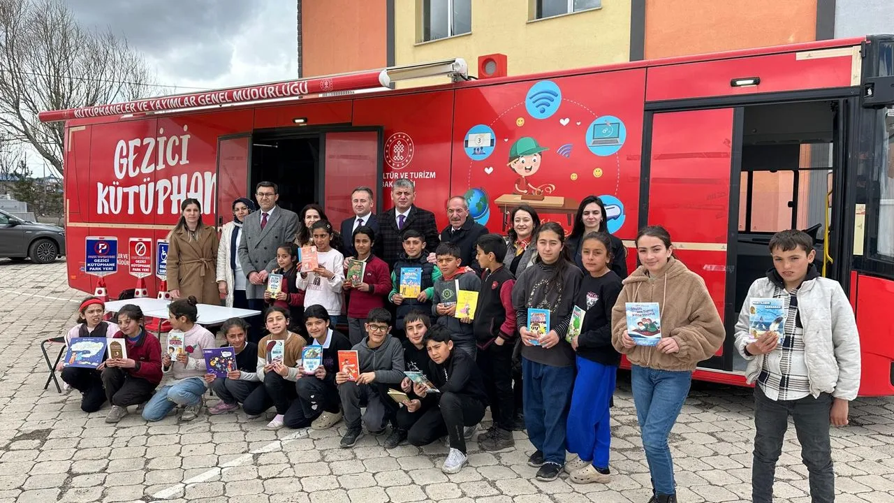 Gezici Kütüphane Kars’ın Her Köşesinde