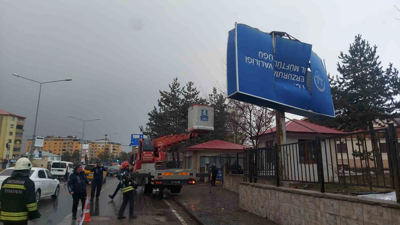 ERZURUM VE ÇEVRESİNDE KUVVETLİ RÜZGAR VE FIRTINA UYARISI!