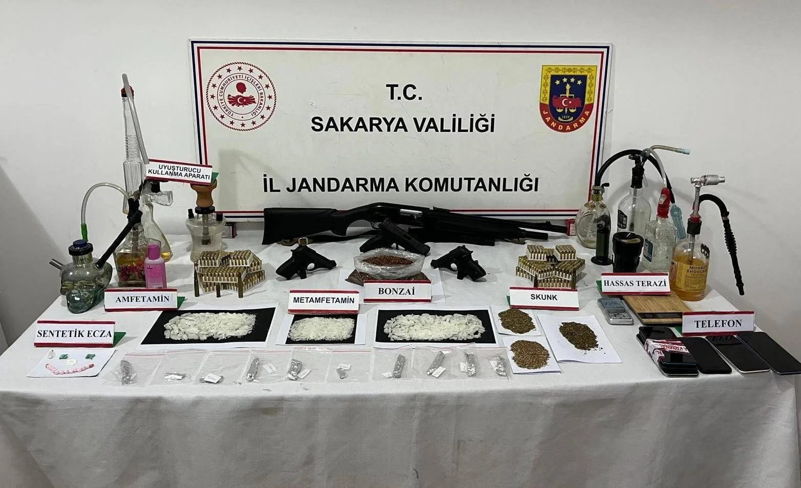 Jandarmadan uyuşturucu ve silah kaçakçılığı operasyonu: 2 tutuklama