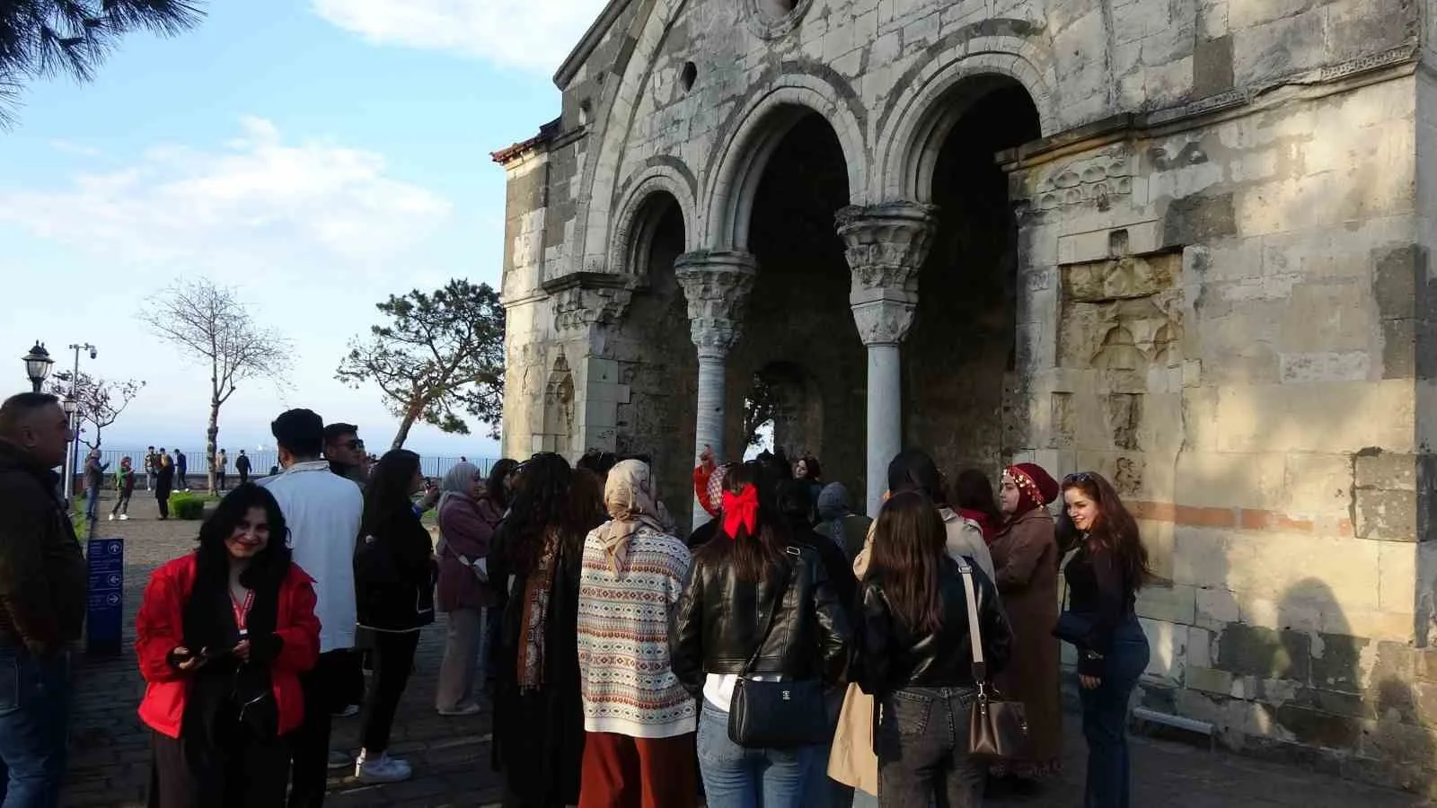 Ortahisar Ayasofya Camii, Ramazan Bayramı’nda Ziyaretçi Akınına Uğruyor