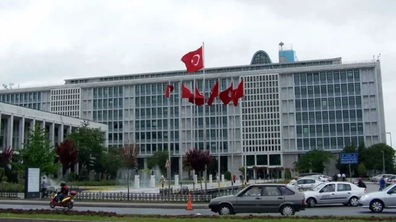 İBB'ye yönelik yolsuzluk soruşturmasında "Gayriresmi ücretler farazi sözleşmelerle tahsil edildi" iddiası
