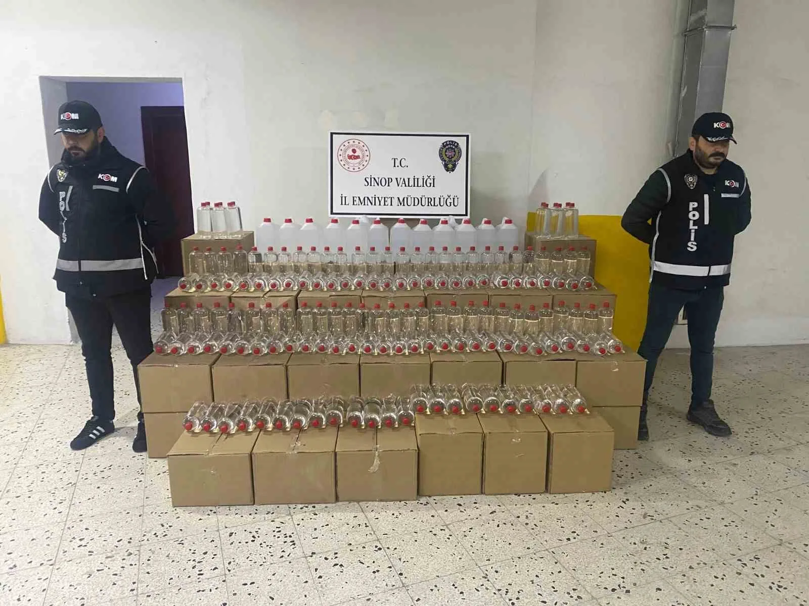 Sinop’ta bin 300 litre sahte alkol ele geçirildi