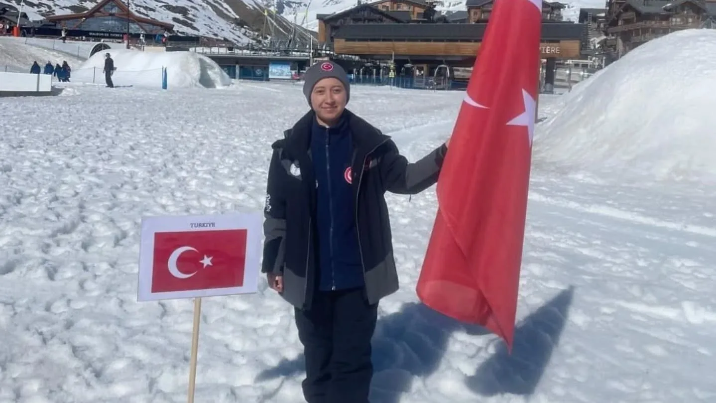 Ebyü Spor Bilimleri Fakültesi Öğrencisi Ayşe Kader Yavuz, Engelliler Dünya Kayak Şampiyonasında Dünya Beşincisi Oldu