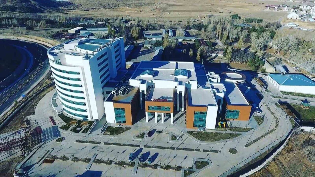 Bayburt’a 12 hekim atandı