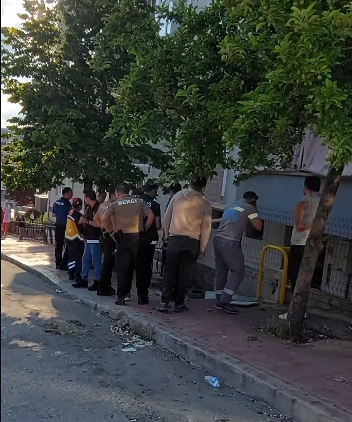 Evin mutfağında çıkan yangın paniğe neden oldu