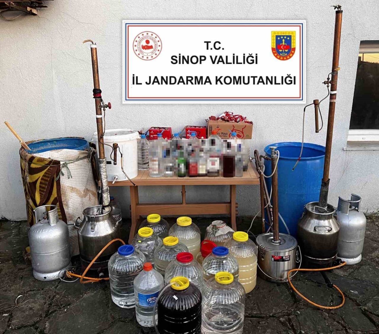 Sinop’ta kaçak alkol operasyonu: 3 gözaltı
