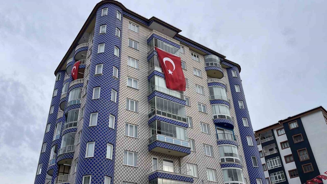 Sivas’a şehit ateşi düştü, baba ocağına Türk bayrağı asıldı