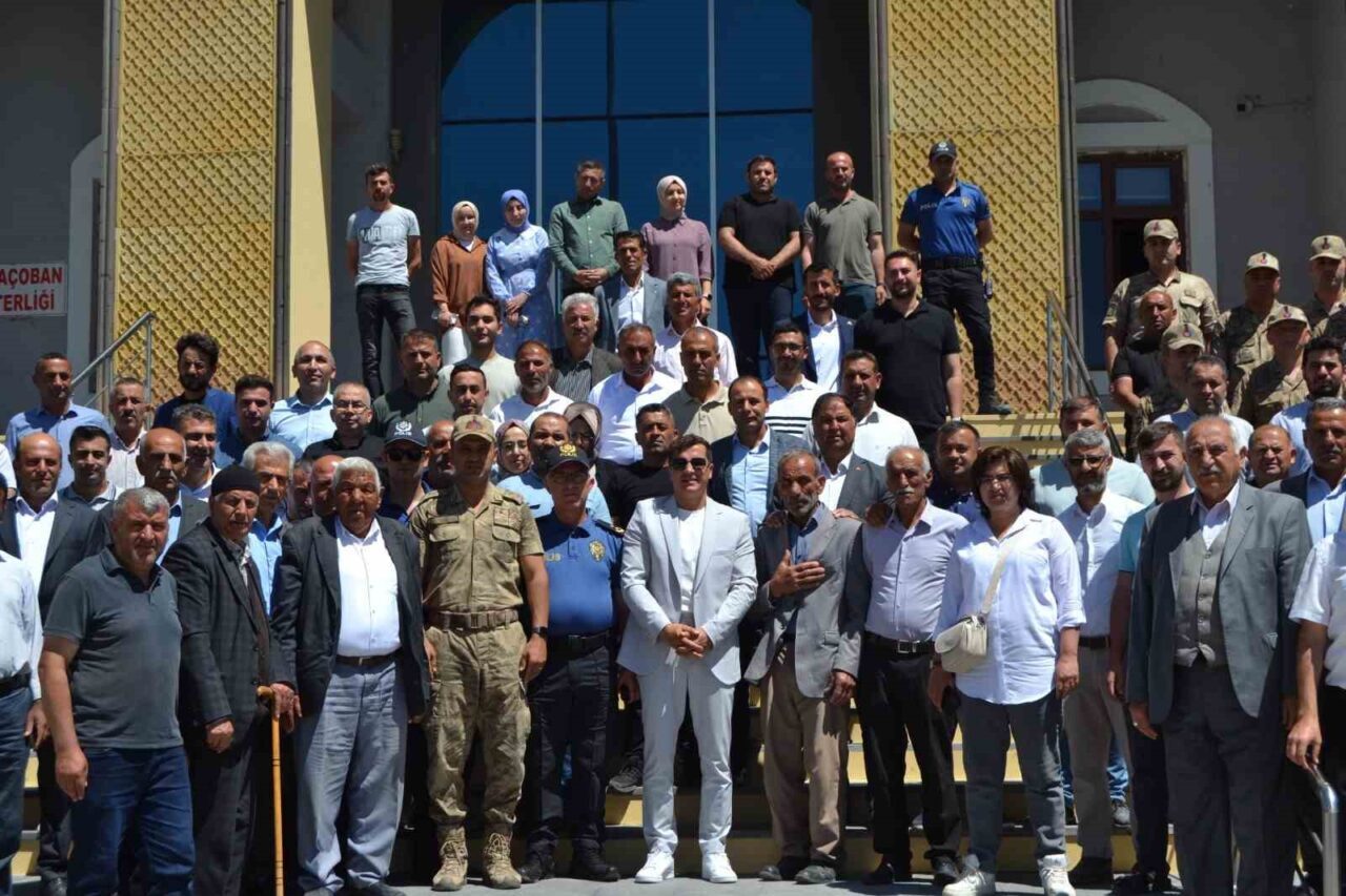Karaçoban da Kaymakam ve İlçe Jandarma komutanına anlamlı uğurlama