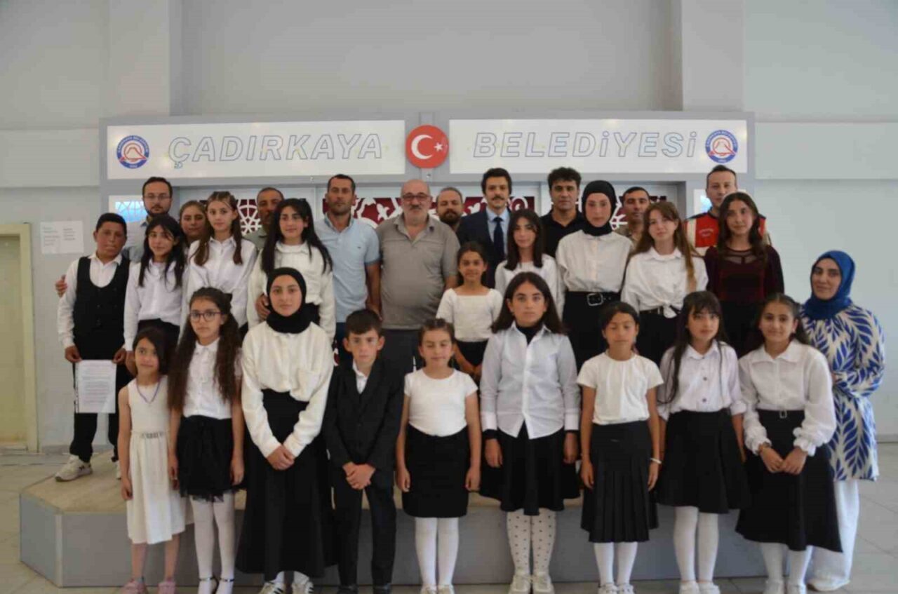 Ortaokul öğrencilerinden şiir programı