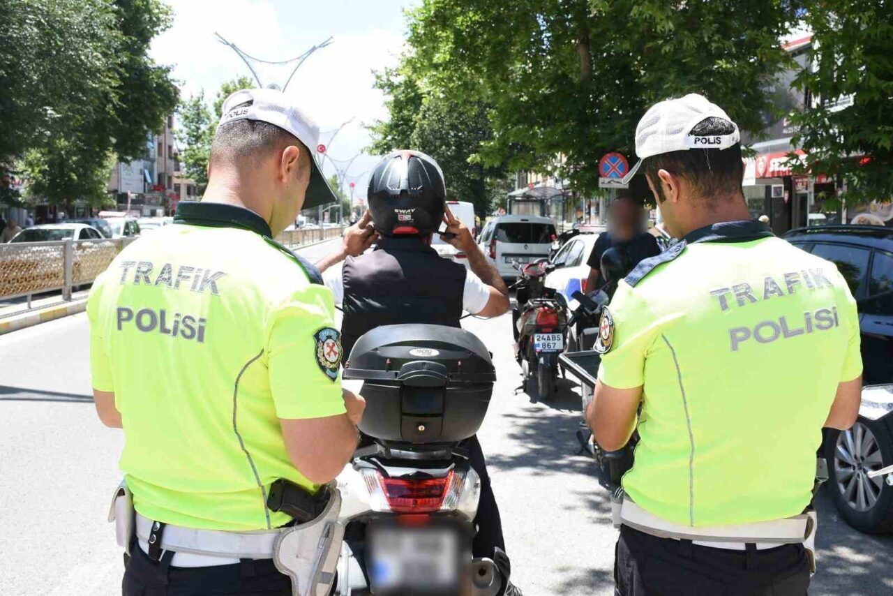 Erzincan’da motosikletlilere sıkı denetim