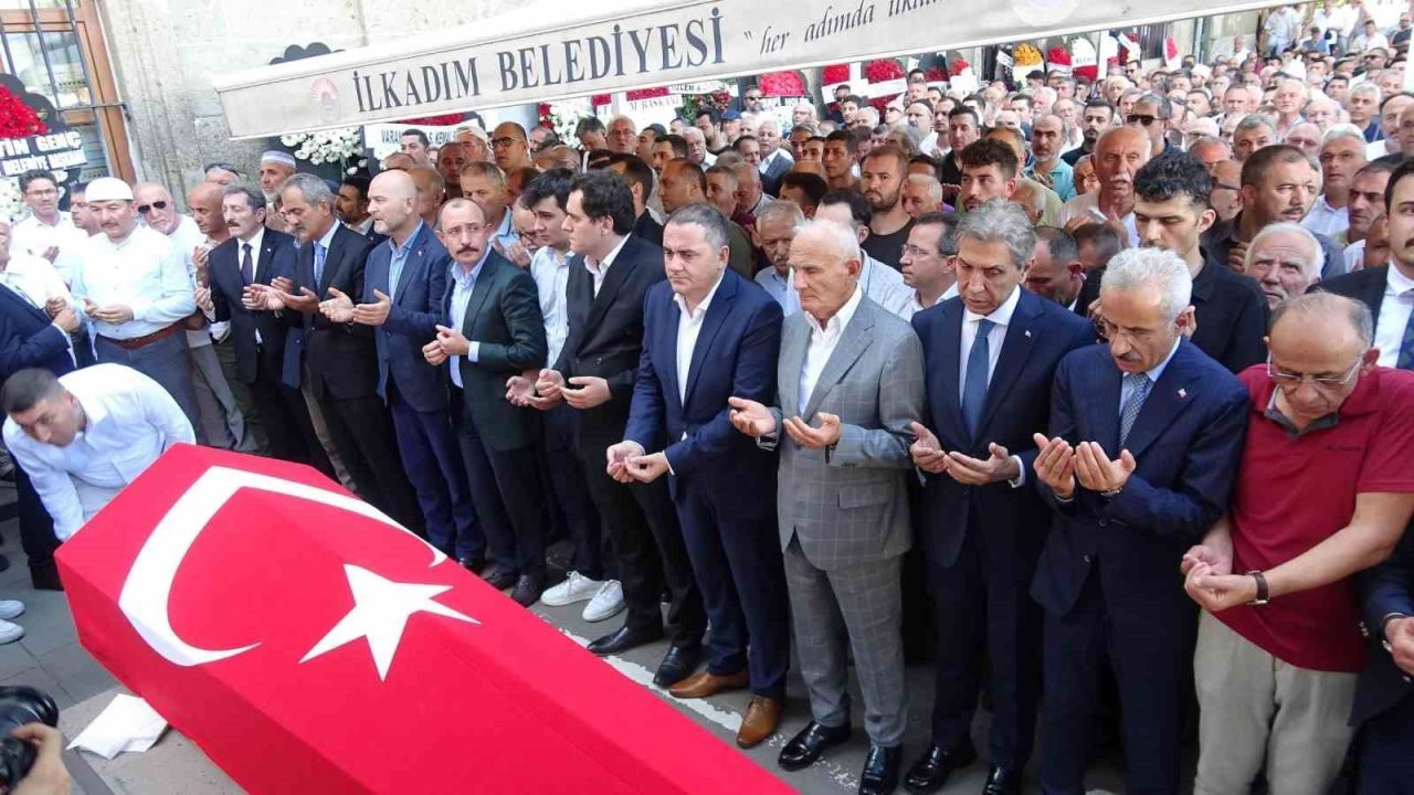 Bakan Uraloğlu ve Süleyman Soylu, eski Bakan Mustafa Demir’in cenazesine katıldı