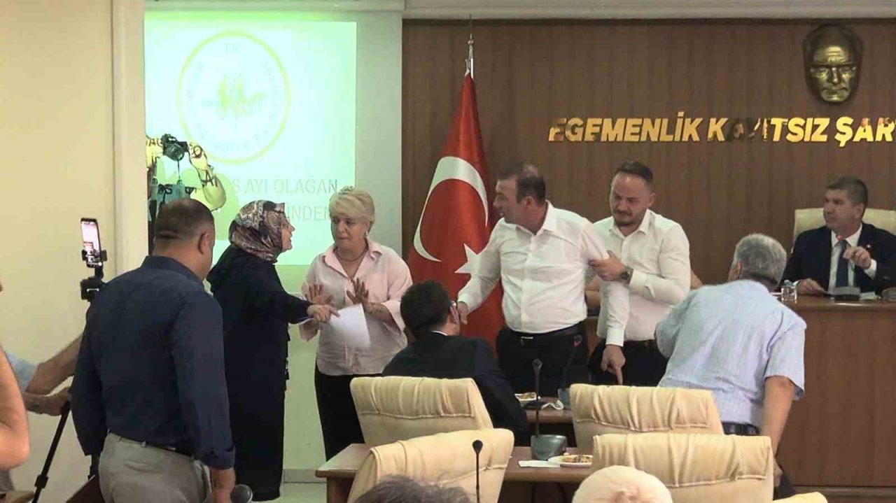 Burdur belediye meclisinde gergin anlar