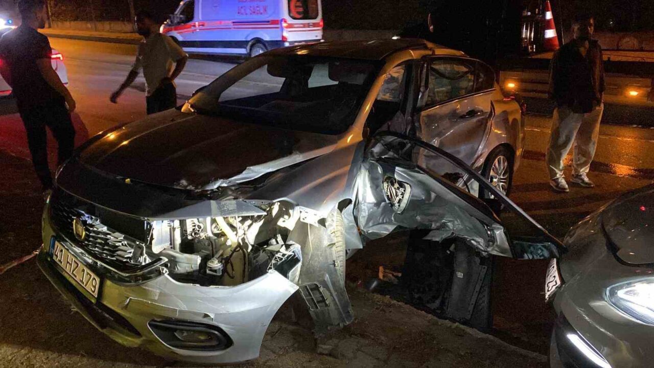 Kocaeli’de iki otomobil çarpıştı: 4 yaralı