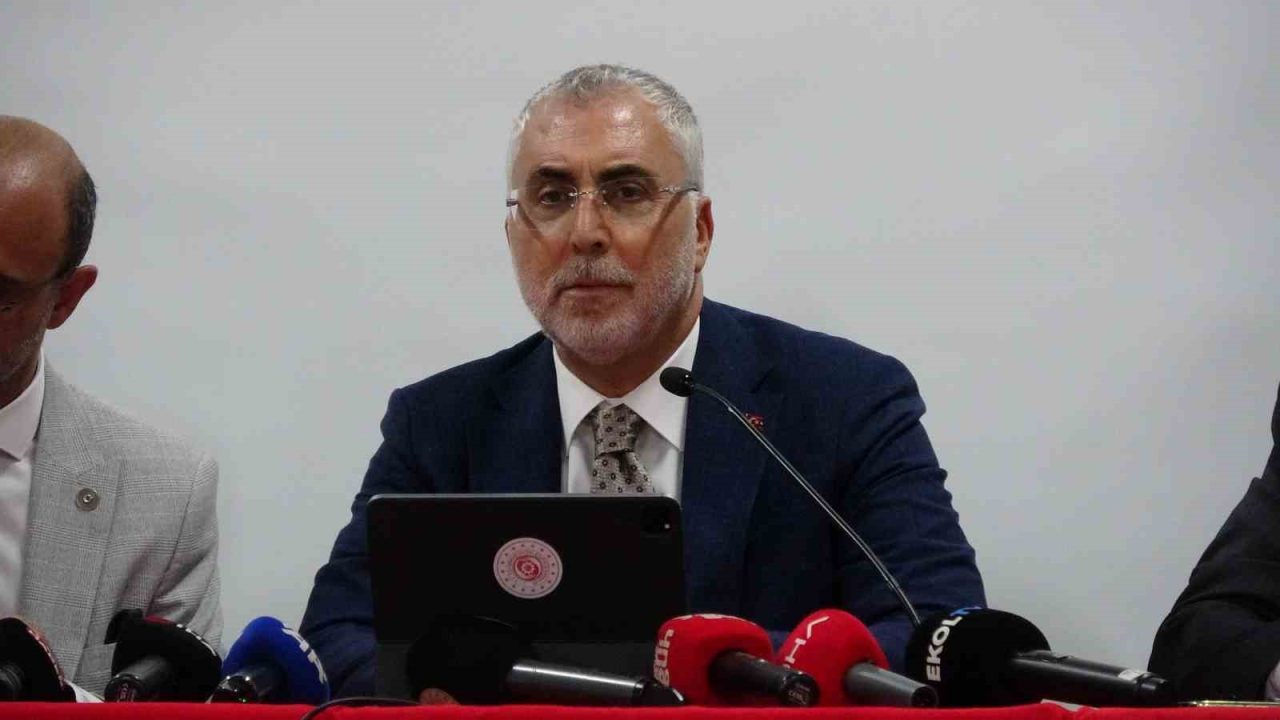 Bakan Işıkhan: “20 çeyrektir kesintisiz büyüme başarımızı sürdürdük”