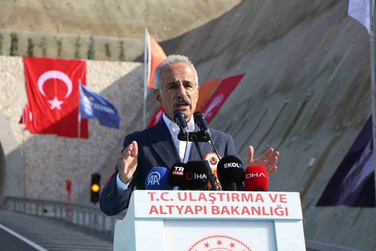 Bakan Uraloğlu: “Badal Tüneli’nin kıymetini uzun yol şoförlerimiz bilir”