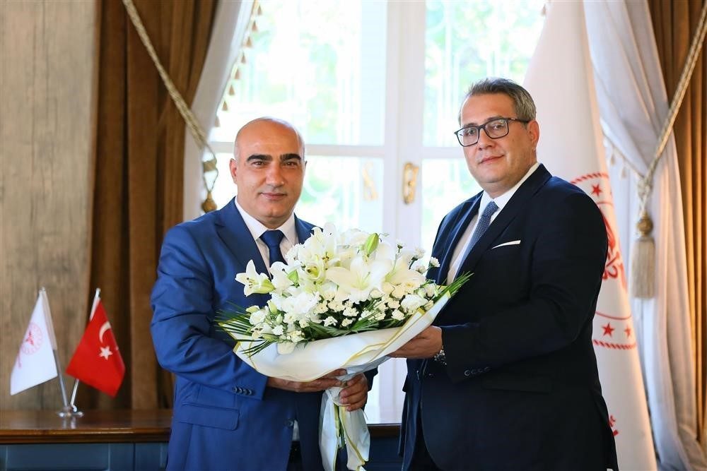 Doç. Dr. Ayhan Kul, İzmir İl Sağlık Müdürlüğüne atandı