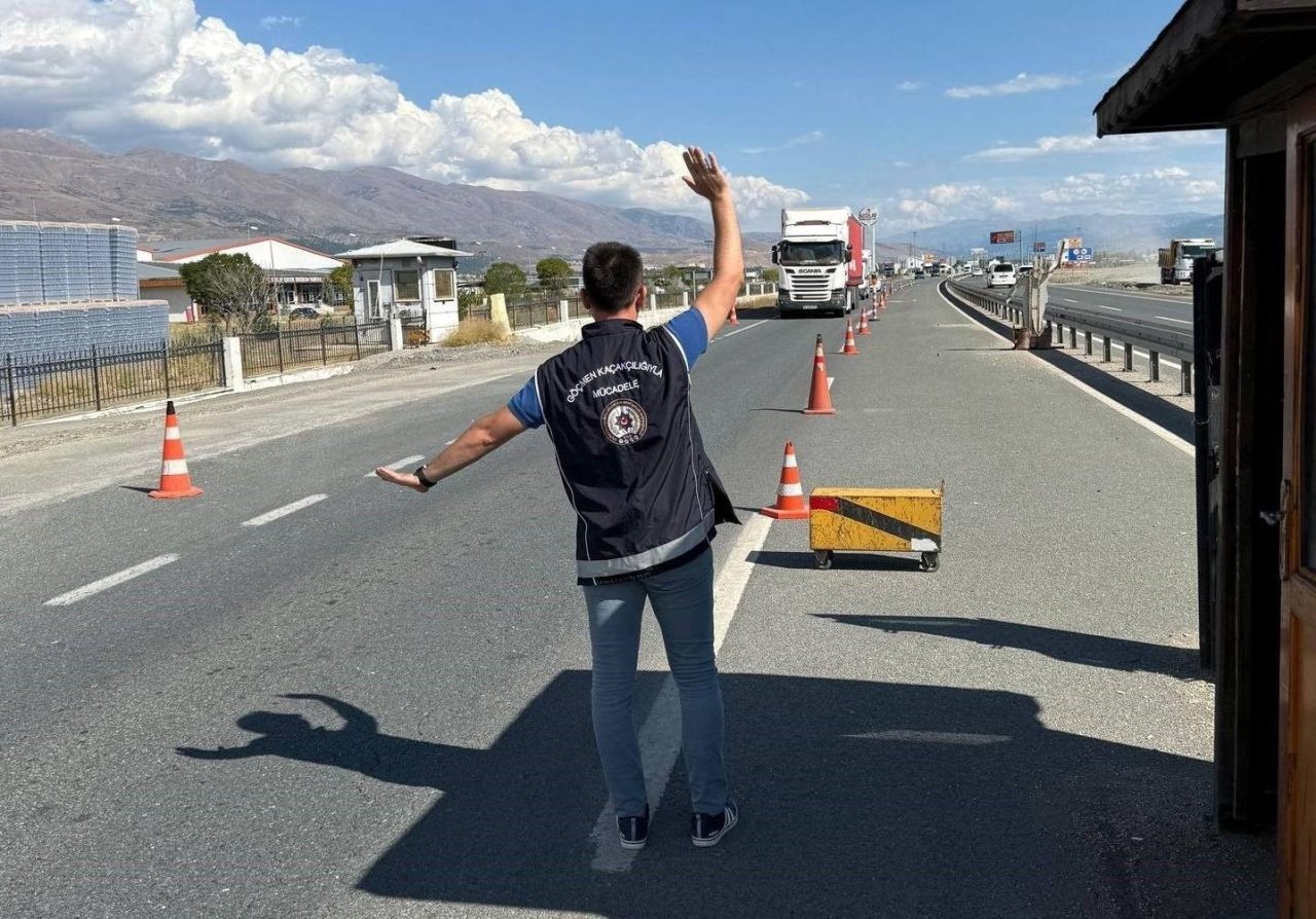 Erzincan’da “Düzensiz Göç ile Mücadeleye yönelik Huzur Uygulaması” yapıldı
