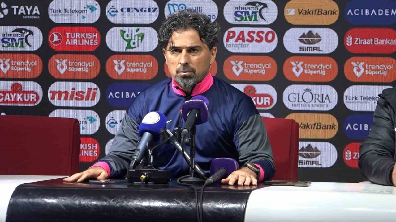 İlhan Palut: “Yine kötü bir golle maçı kaybettik”